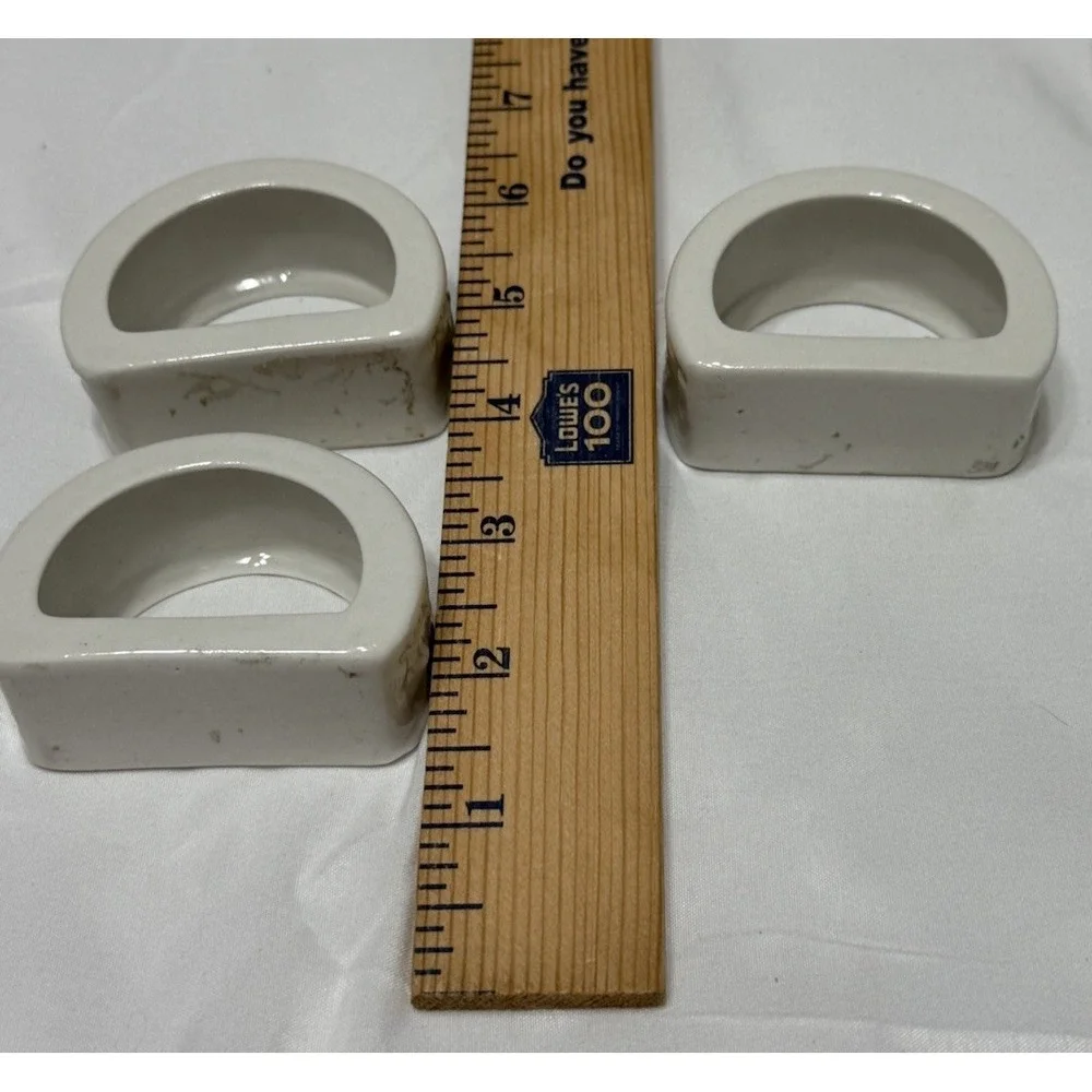 TOTALLY TODAY  WHITE RAISED EMBOSSED BEAD DOT FAN NAPKIN RINGS 3 PCS Replacement